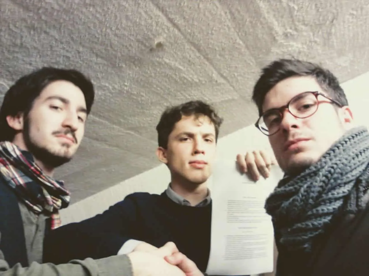 I tre fondatori firmano l'atto di nascita della compagnia, 2012
